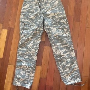 U.S. Army Combat Camo Cargo Pants 31-35” long
